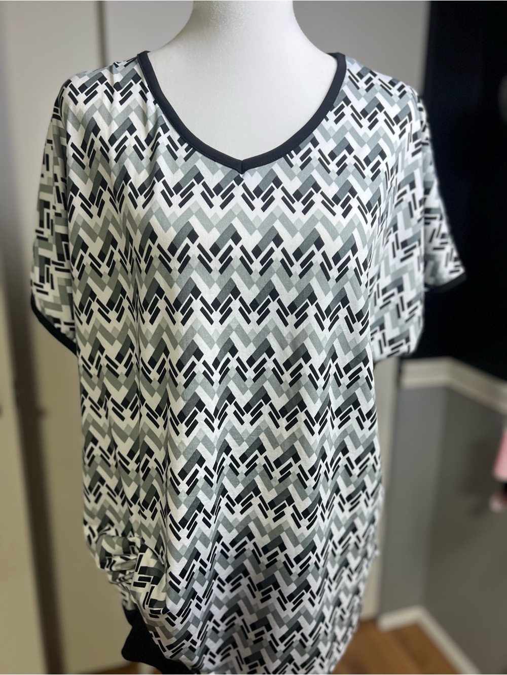 Bon Worth Black & Gray Geometric V-Neck Tunic